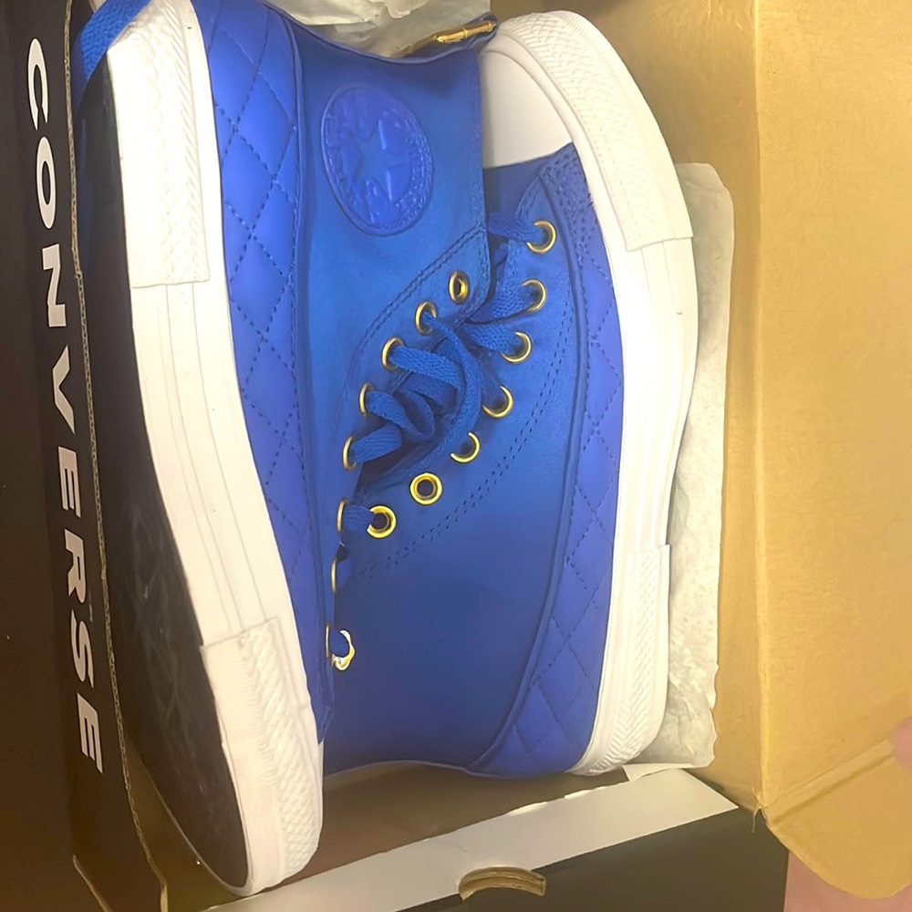 Brand new Converse sneakers Size 8.5